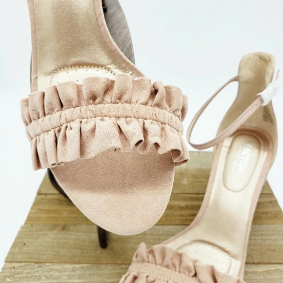 Spring Kenneth Cole Floral Heels | Ruffle Toe | 8.5 - Picture 3 of 6